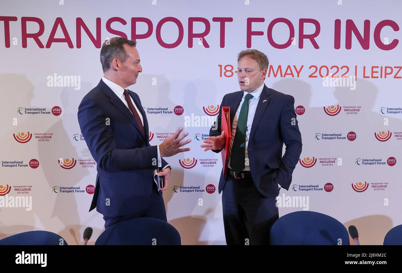 Leipzig, Germany. 18th May, 2022. Volker Wissing (l, FDP), German Transport Minister, and Grant Shapps, Secretary of State for Transport UK, talk after the joint call for support for Ukraine at the International Transport Forum. Some 600 experts are expected to attend the three-day International Transport Forum, including many transport ministers from the 63 member countries of the OECD's International Transport Forum (ITF). One focus this year should be Ukraine, with its blocked trade routes and infrastructure destroyed in the war. Credit: Jan Woitas/dpa/Alamy Live News Stock Photo