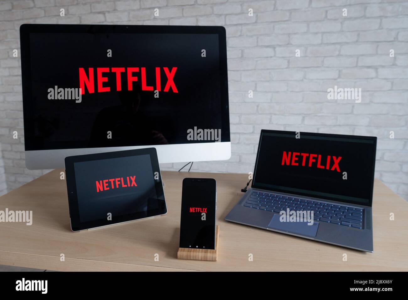 How to stream netflix deals from tablet to tv