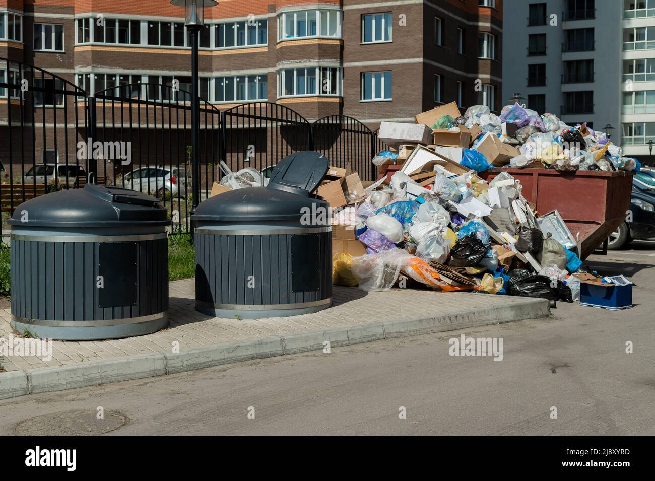 Crowded garbage cans in the courtyard of a residential apartment
