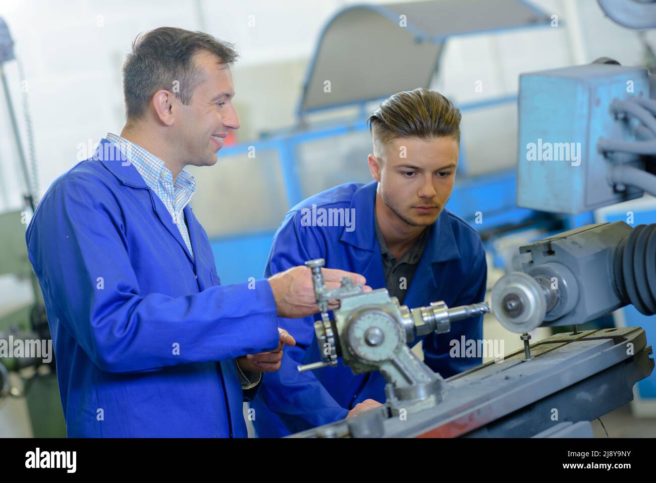mechanic is training with apprentice Stock Photo Alamy