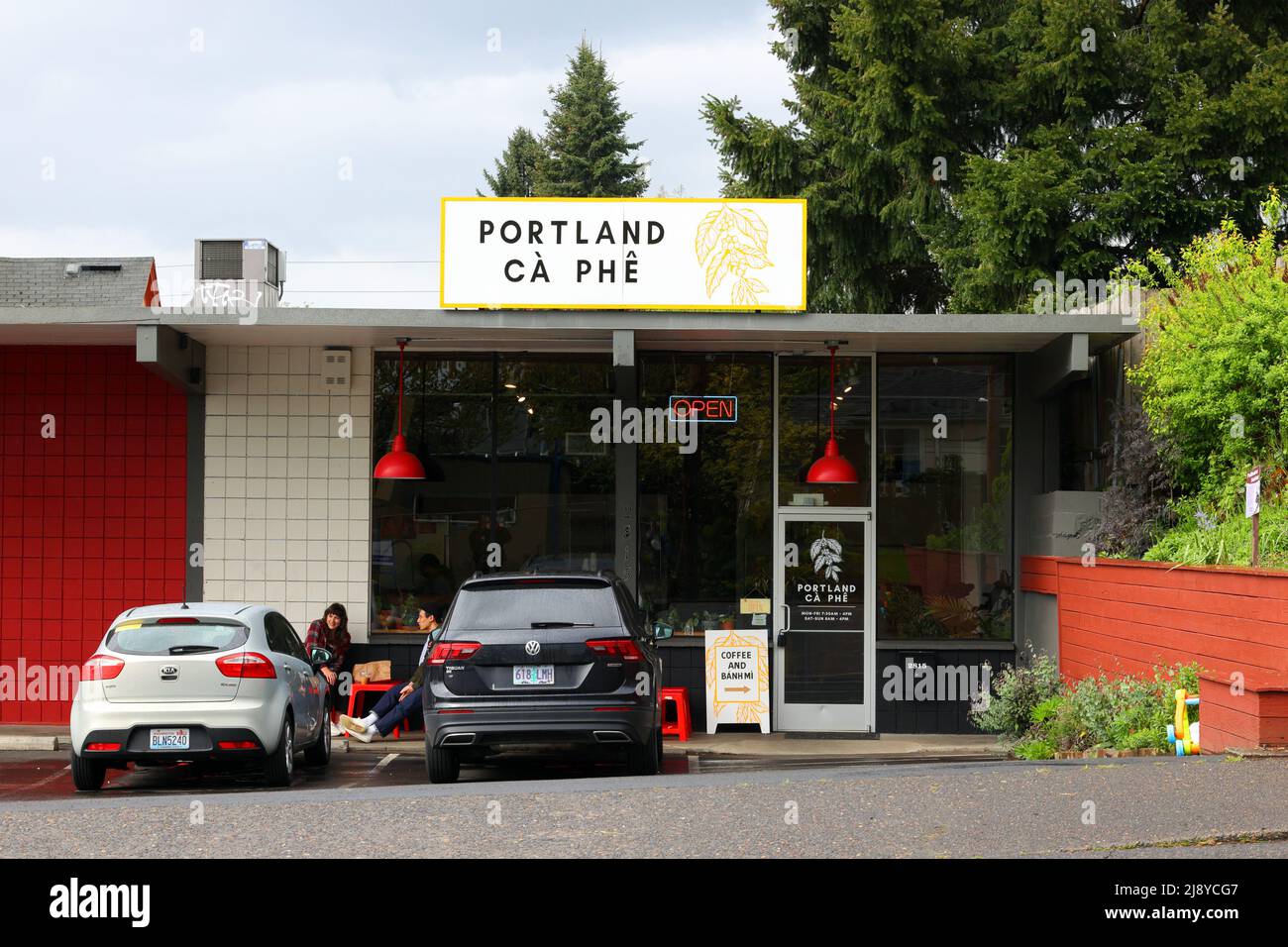 Portland Cà Phê, 2815 SE Holgate Blvd, Portland storefront photo of a Vietnamese coffee shop. Portland Ca Phe, Oregon Stock Photo