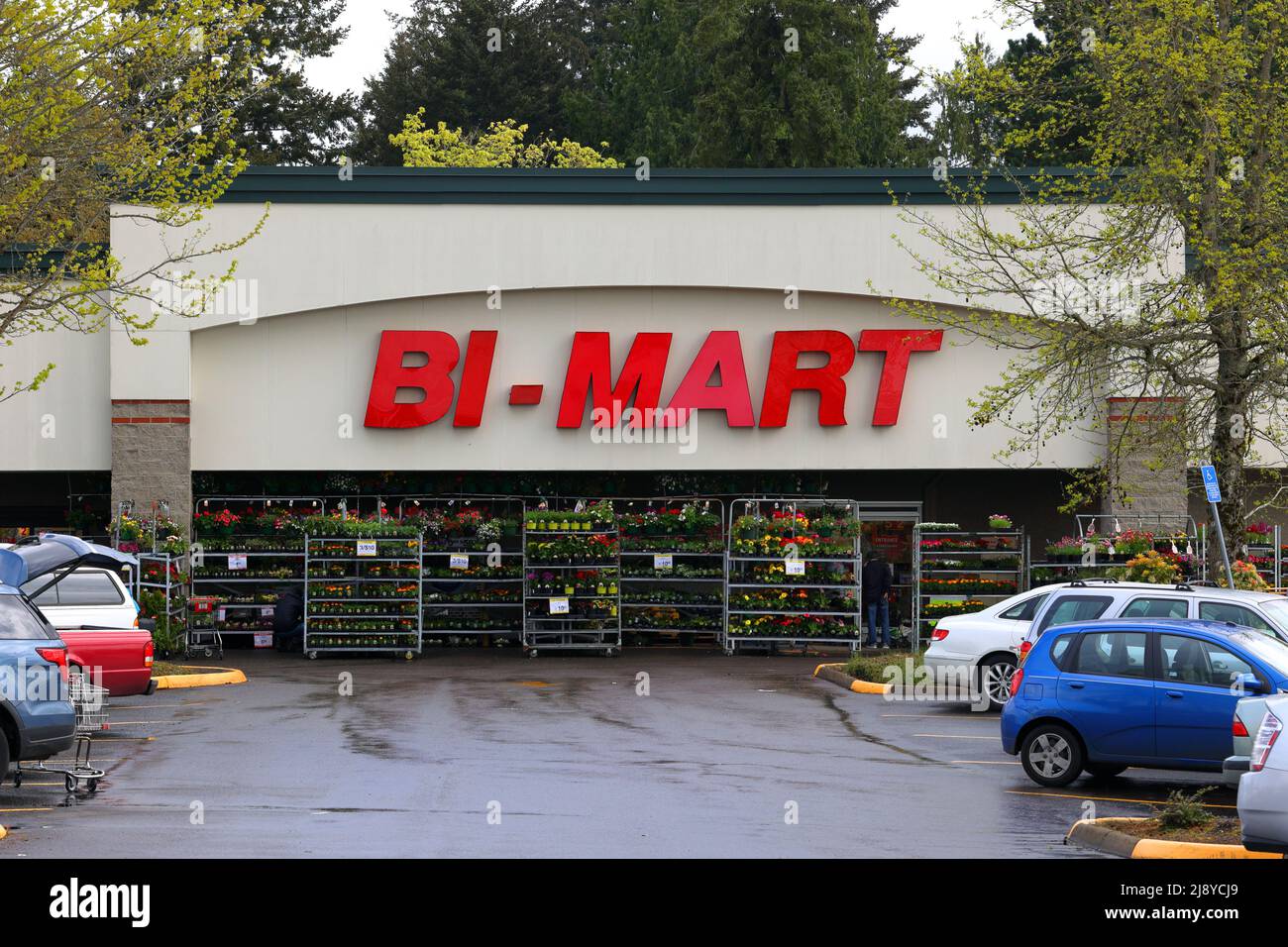 Bi-Mart, 4750 SW Western Ave, Beaverton, Oregon. exterior storefront of a membership discount retailer. Stock Photo