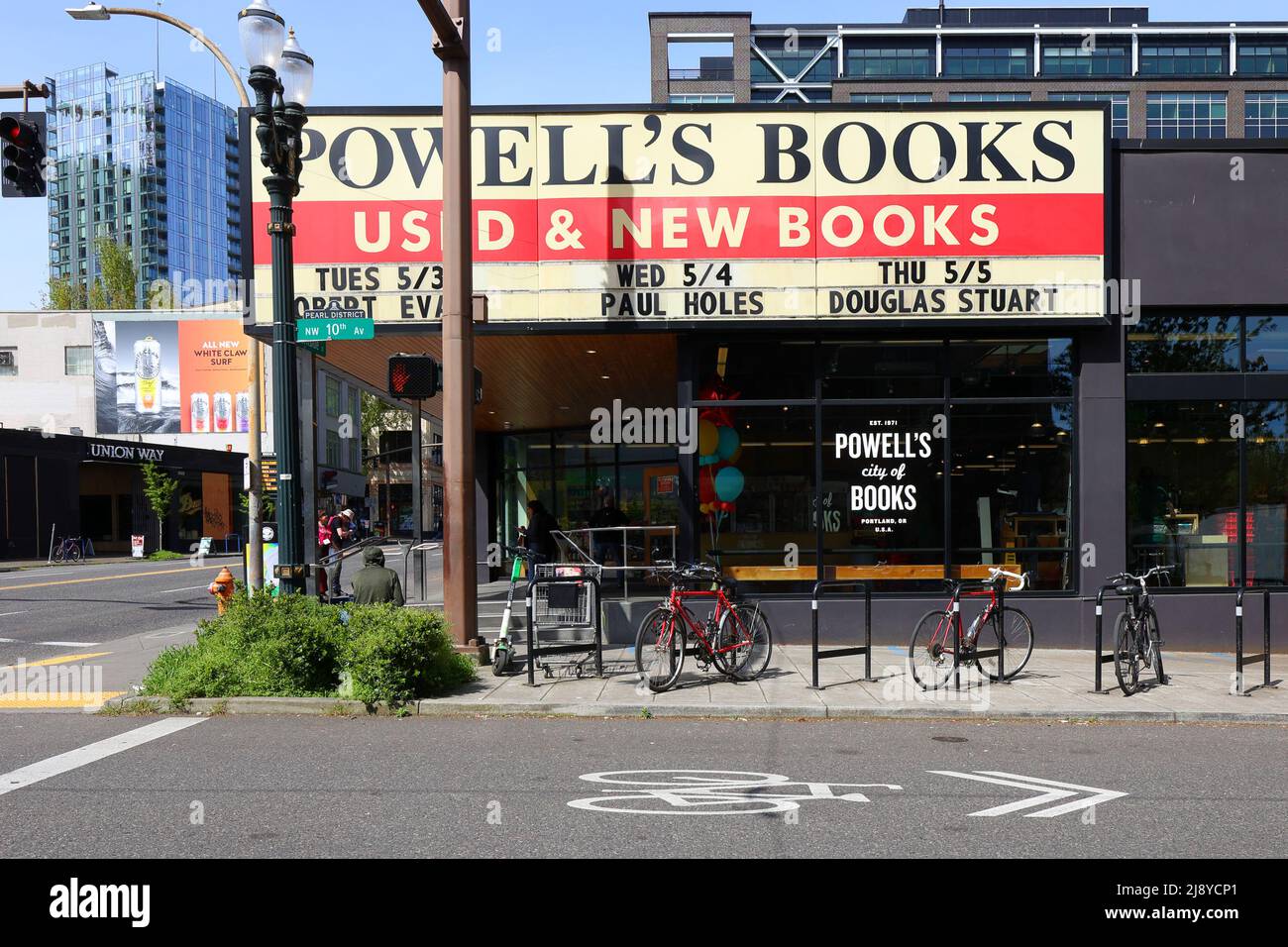 Powell's City of Books, 1005 W Burnside St, Portland storefront photo of a bookstore in the Pearl District, Oregon powell's books Stock Photo
