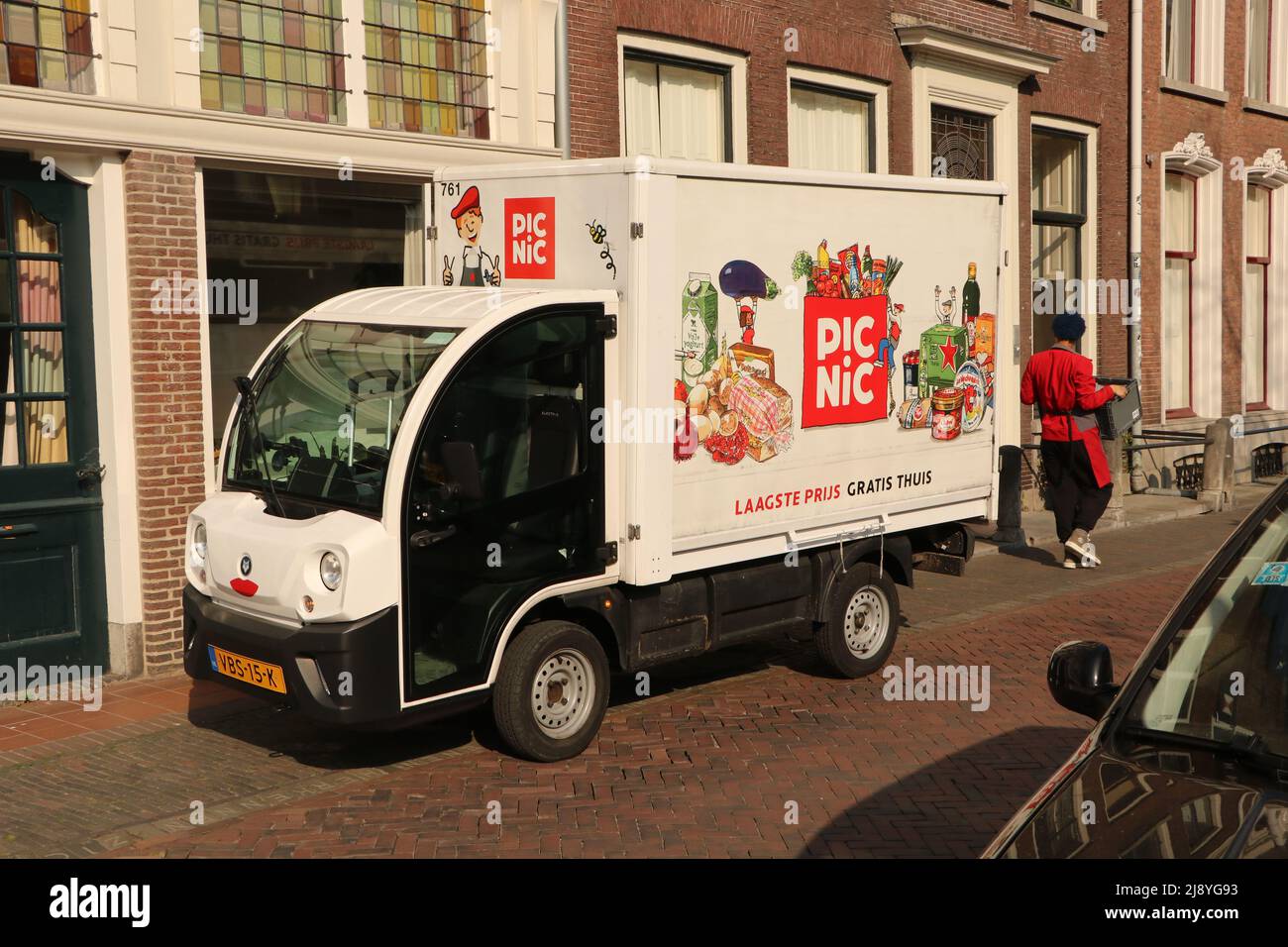 verticaal Bijwerken desinfecteren electric delivery van of dutch online supermarket Picnic on street in city  Utrecht, the Netherlands Stock Photo - Alamy