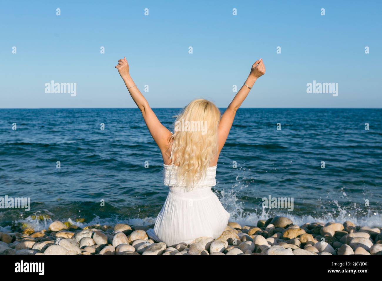 Beach hair back view hi-res stock photography and images - Alamy