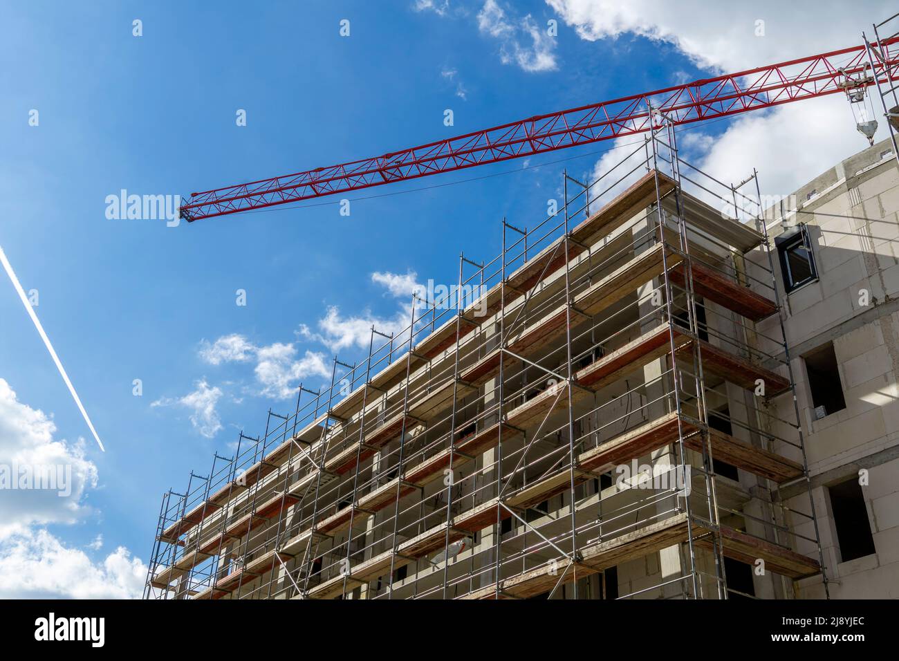 Shell construction of an apartment building with scaffolding and crane in Bad Homburg (Vickers - Areal) near Frankfurt am Main Stock Photo