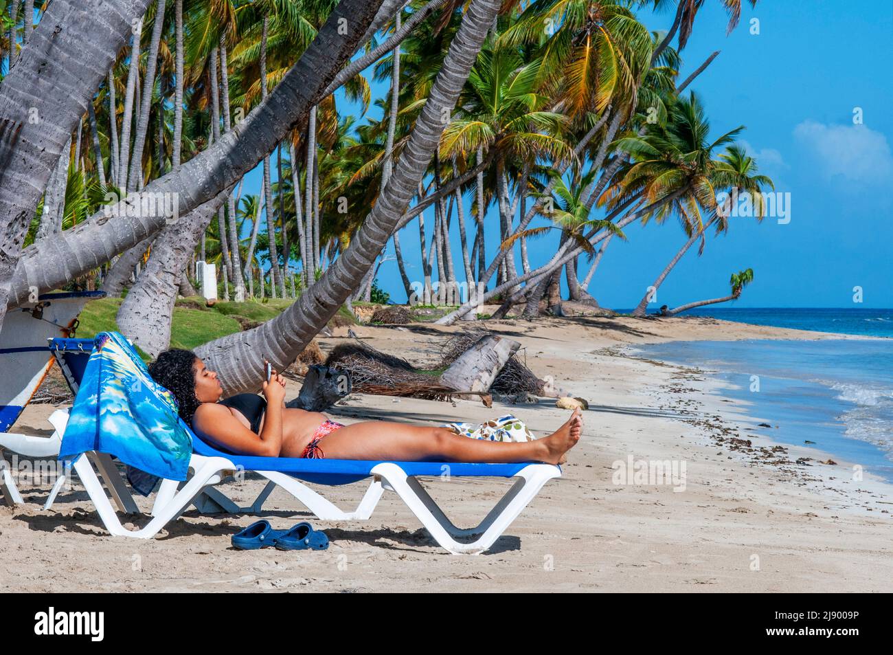Girl relaxing on the beach in Playa bonita beach on the Samana peninsula in Dominican Republic near the Las Terrenas town.   Resultados de traducción Stock Photo