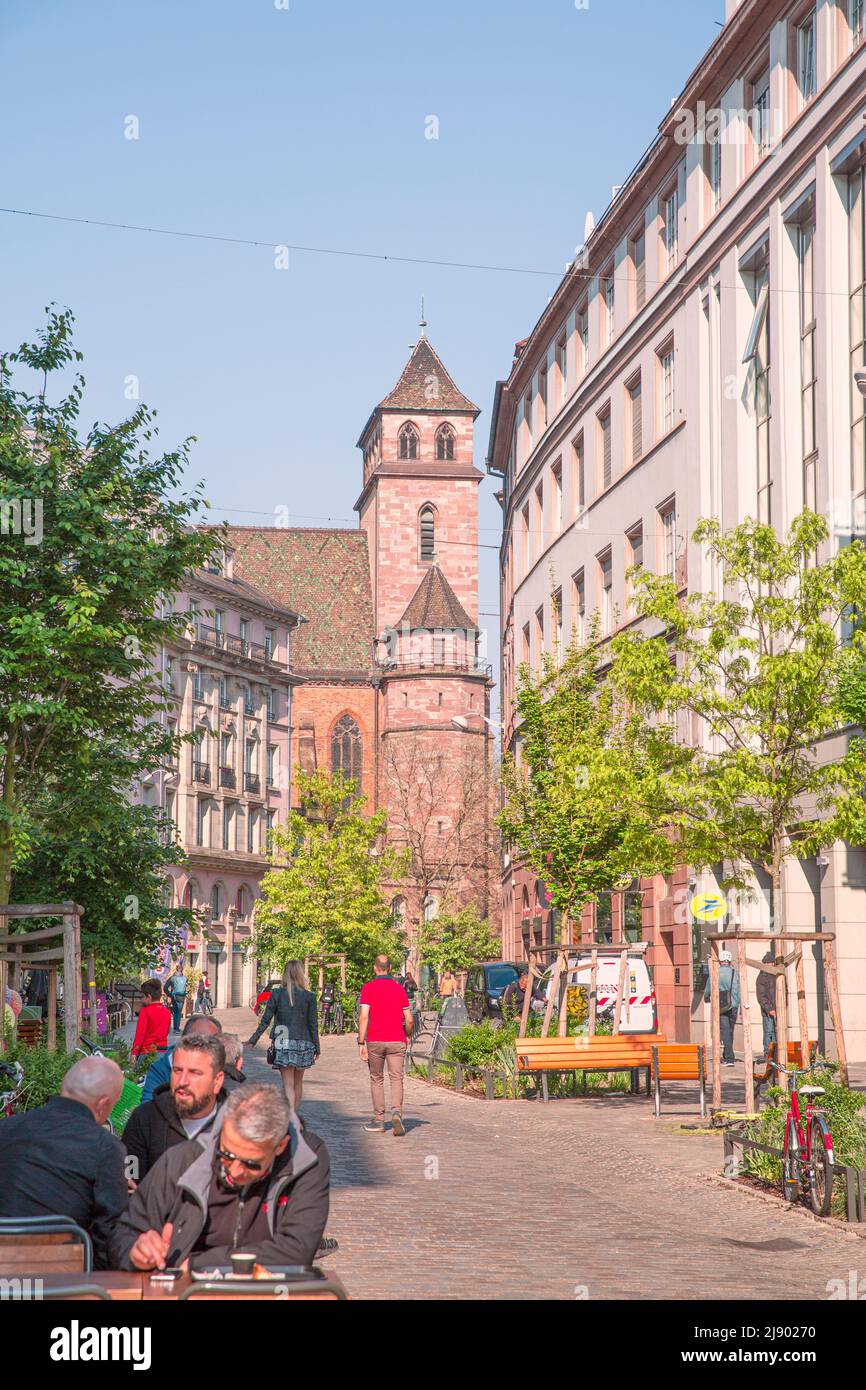 2 of May 2022, Strasbourg, France. Saint Thomas church and people, sitting in the street. Stock Photo