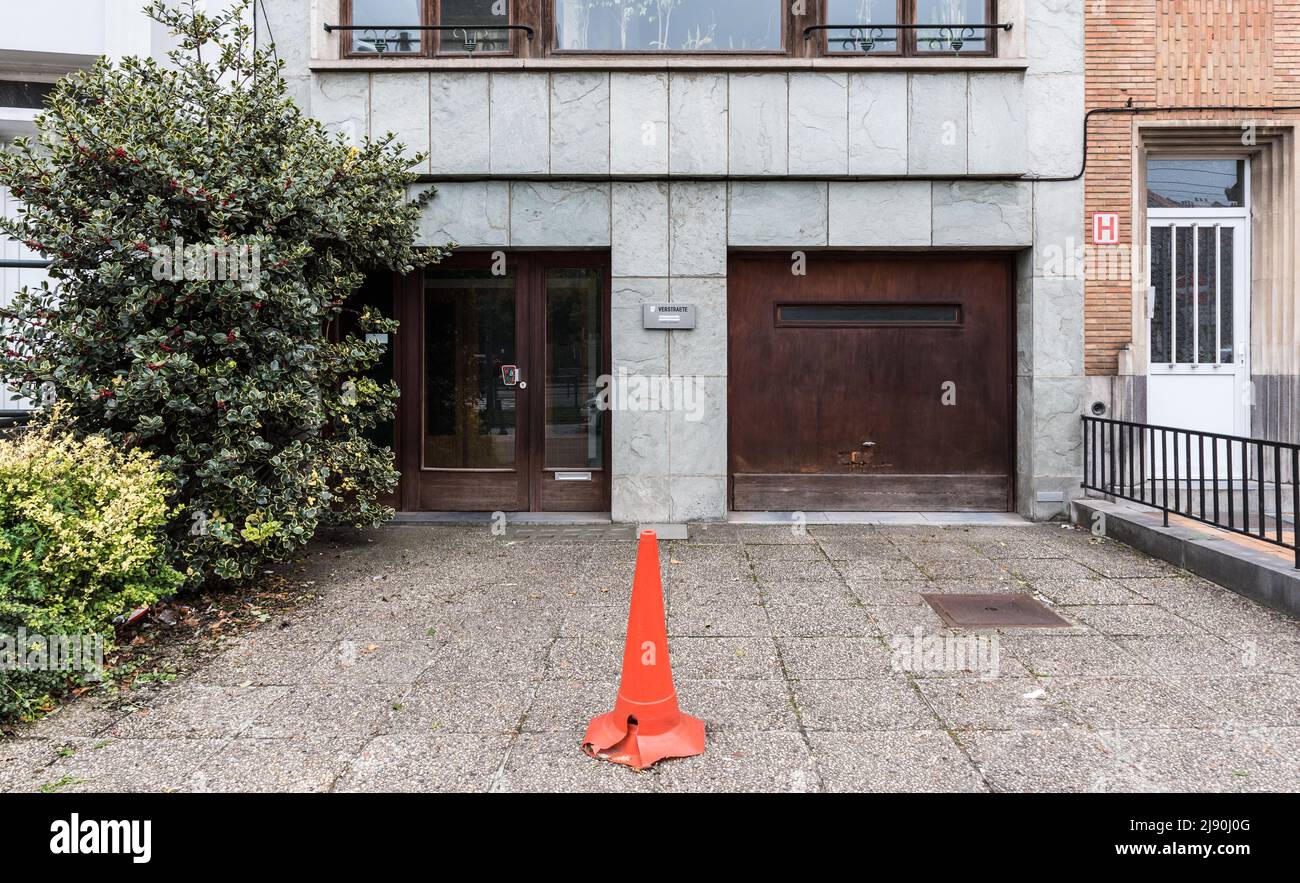 Jette, Brussels Capital Region - Belgium - 09 30 2019 residential garage port with a no parking sign Stock Photo