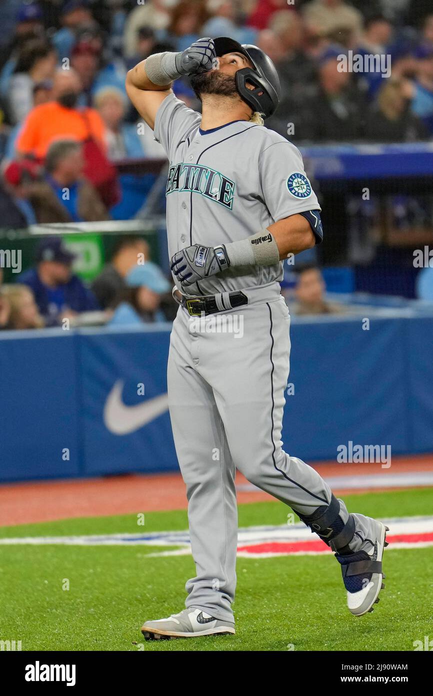 Seattle Mariner infielder Eugenio Suárez (28) rounds the bases and