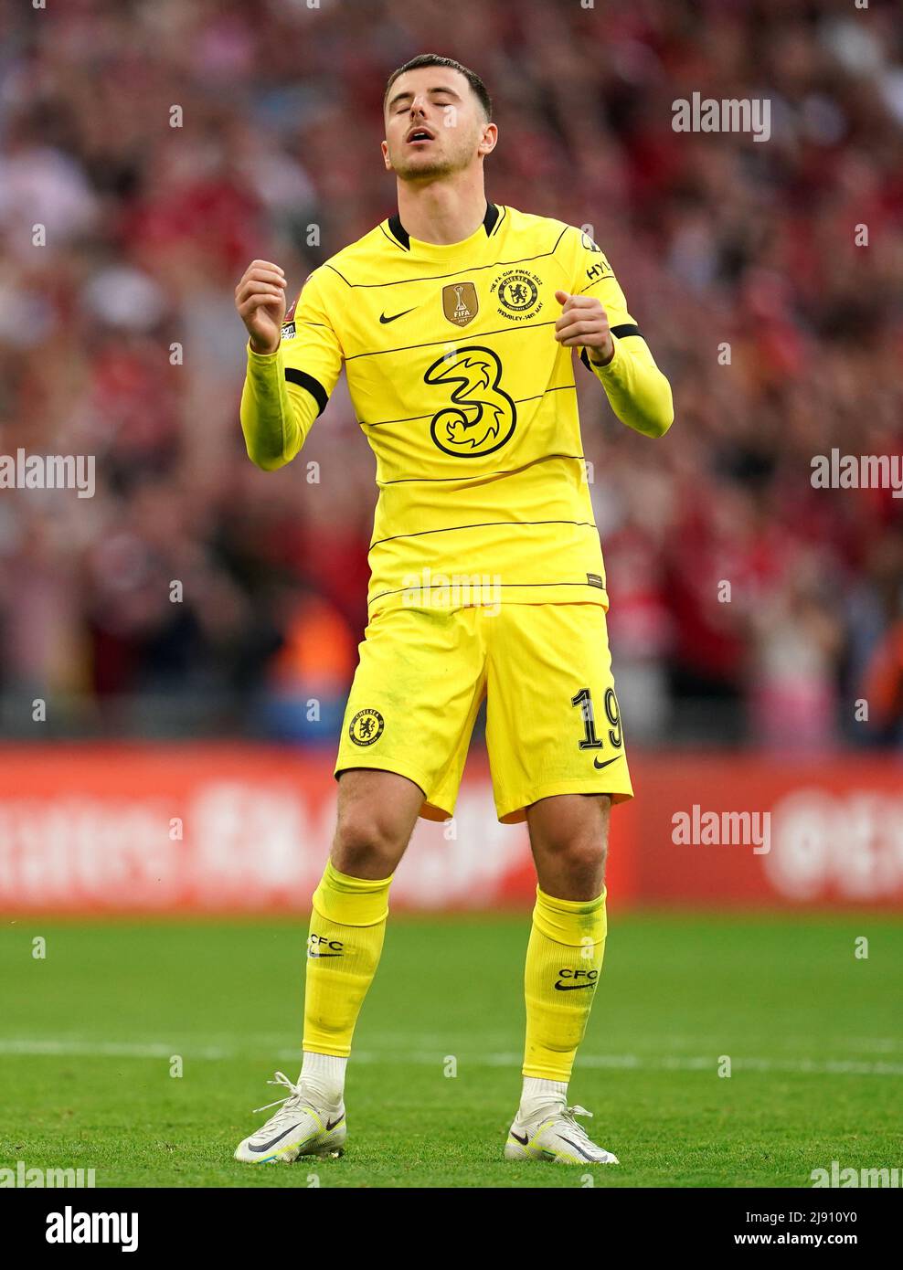 Chelsea's Mason Mount reacts after missing a penalty in the shoot-out during the Emirates FA Cup final at Wembley Stadium, London. Picture date: Saturday May 14, 2022. Stock Photo