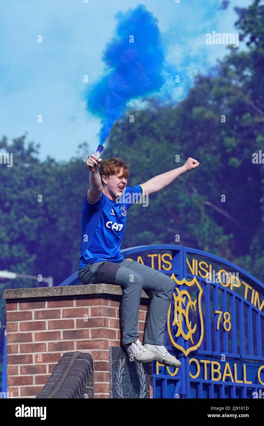 Liverpool, England, 19th May 2022.   Everton fans wait for the arrival of the team coach before the Premier League match at Goodison Park, Liverpool. Picture credit should read: Andrew Yates / Sportimage Stock Photo