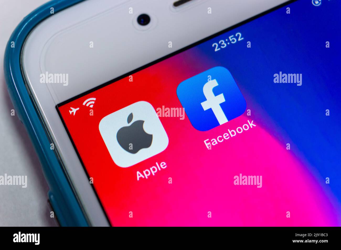 Kumamoto, JAPAN - Jan 31 2021 : Apple and Facebook icons on an iPhone. New privacy features in its next iOS 14 update concept Stock Photo