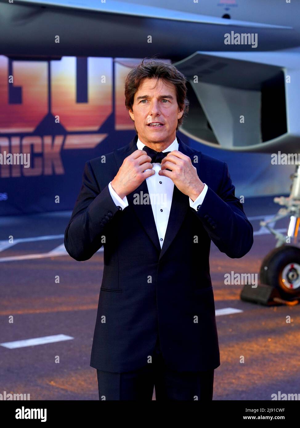 Tom cruise top gun 2022 hi-res stock photography and images - Alamy