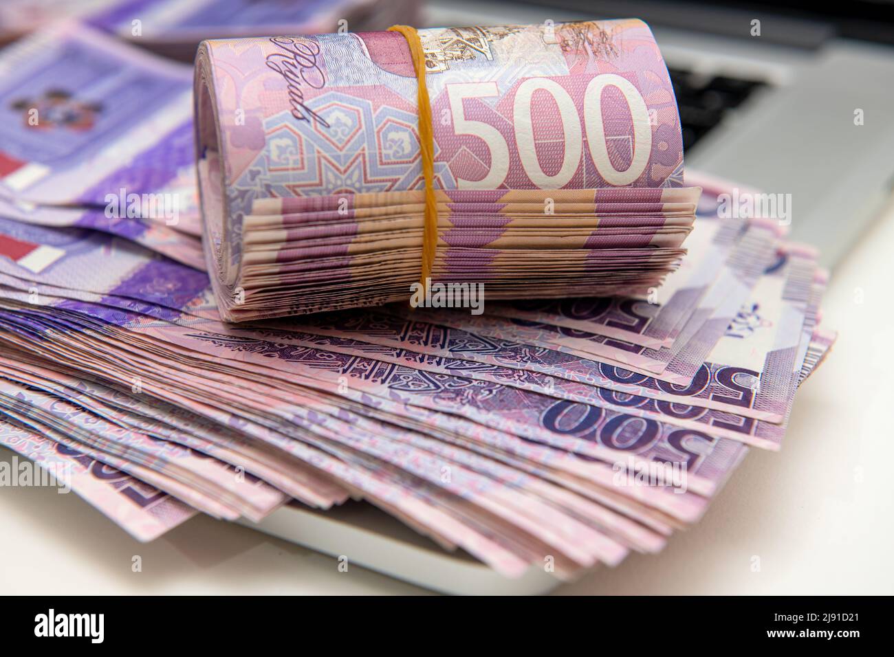 qatar-currency-newley-launched-bank-notes-qatari-riyal-notes-500-on