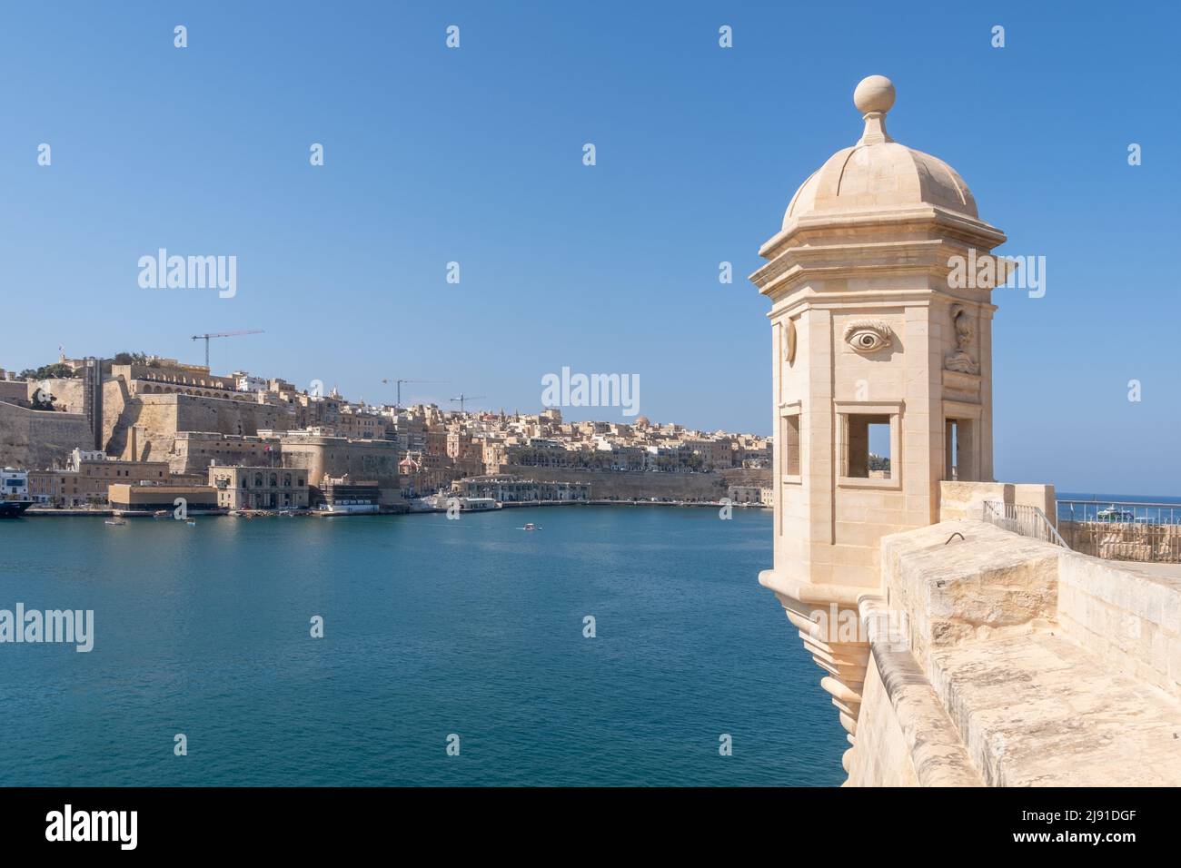 Guard Tower and View Of Valletta and Grand Harbour, Gardjola Gardens, Senglea (L'Isla), The Three Cities, Malta Stock Photo