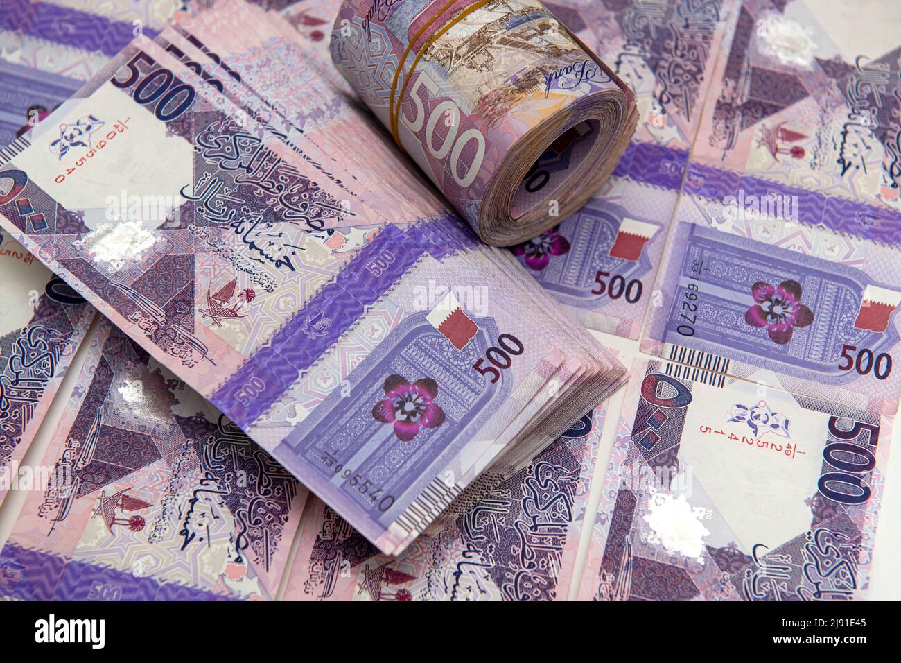 Qatar Currency Newley Launched Bank Notes Qatari Riyal Notes 500 On qatar-currency-qatari-riyal-second-issue-1980-1985-collector