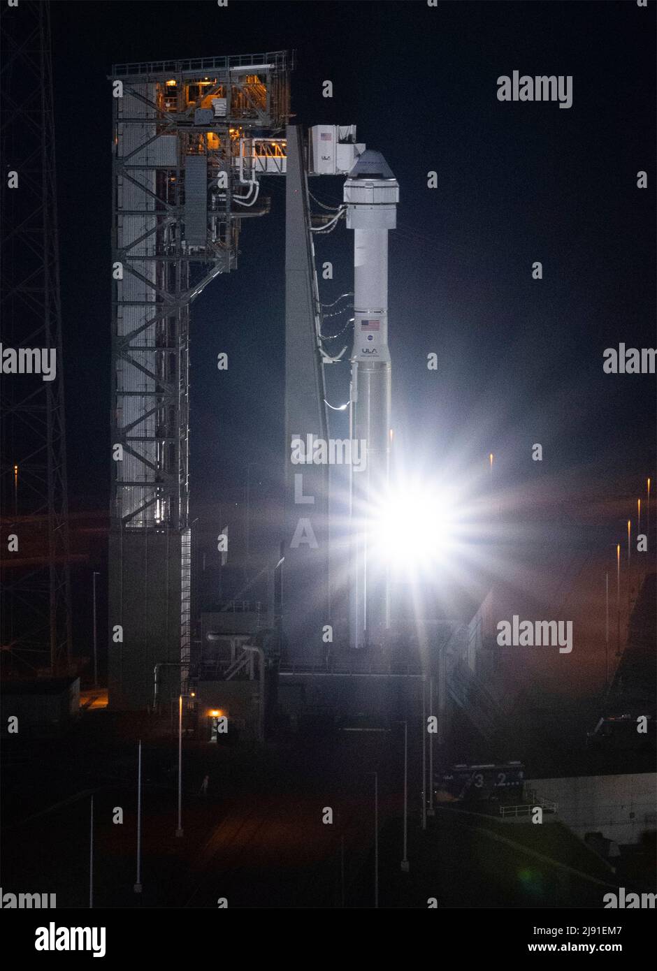 Cape Canaveral, United States of America. 18 May, 2022. The United Launch Alliance Atlas V rocket carrying the Boeing CST-100 Starliner spacecraft aboard illuminated by spotlights at Space Launch Complex 41 ahead of the Orbital Flight Test-2 mission at Cape Canaveral Space Force Station, May 18, 2022 in Cape Canaveral, Florida. The Flight Test-2 will be second un-crewed flight test and will dock to the International Space Station. Credit: Joel Kowsky/NASA/Alamy Live News Stock Photo
