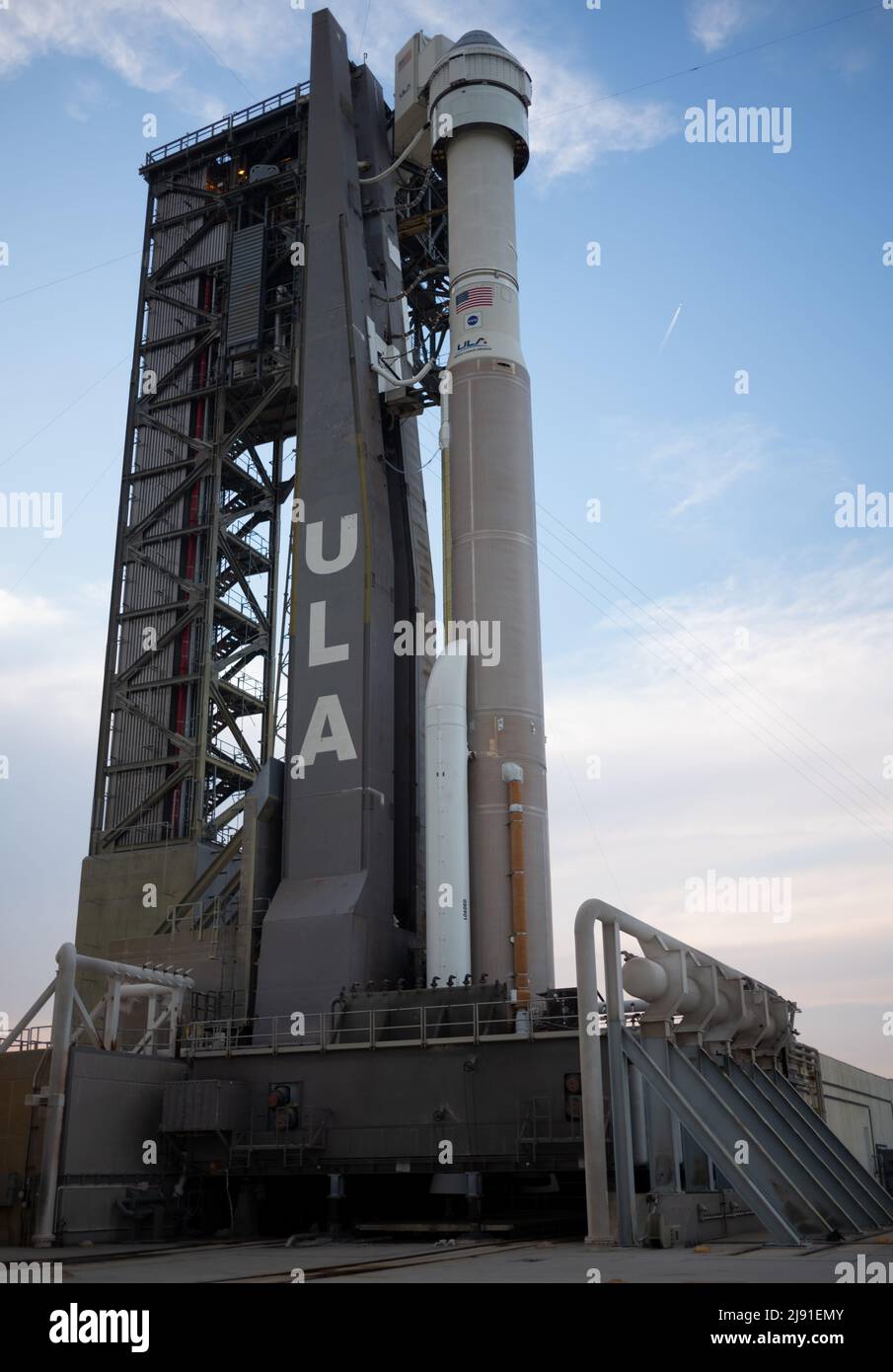 Cape Canaveral, United States of America. 18 May, 2022. The United Launch Alliance Atlas V rocket carrying the Boeing CST-100 Starliner spacecraft aboard at Space Launch Complex 41 ahead of the Orbital Flight Test-2 mission at Cape Canaveral Space Force Station, May 18, 2022 in Cape Canaveral, Florida. The Flight Test-2 will be second un-crewed flight test and will dock to the International Space Station. Credit: Joel Kowsky/NASA/Alamy Live News Stock Photo