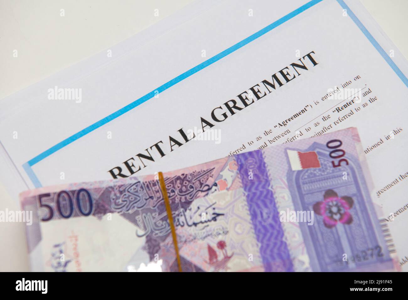 Property rental agreement for filing in and keys with Qatar Bank Note 500 Riyal. Stock Photo