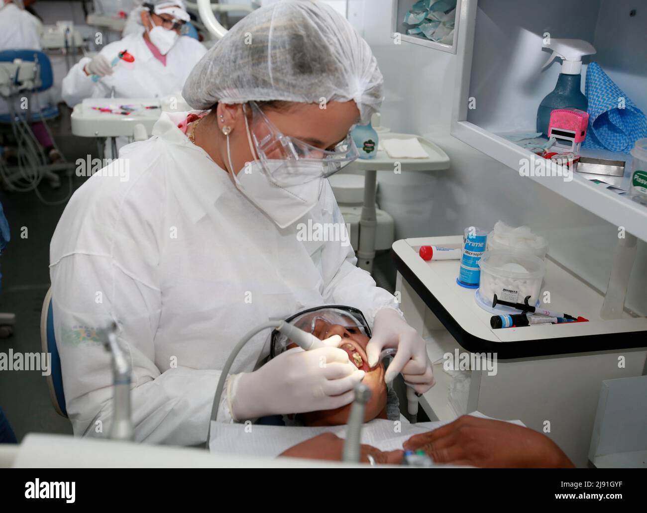 ibotirama, bahia, brazil - may 18, 2022: dentist during patient care in a public health program in the city of Ibotirama. Stock Photo