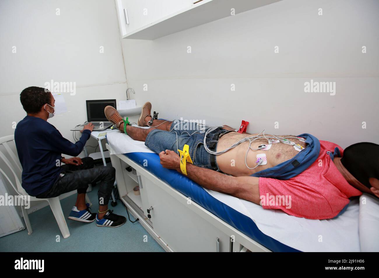 ibotirama, bahia, brazil - may 18, 2022: patient during an electrocardiogram exam in a public health program in the city of Ibotirama. Stock Photo