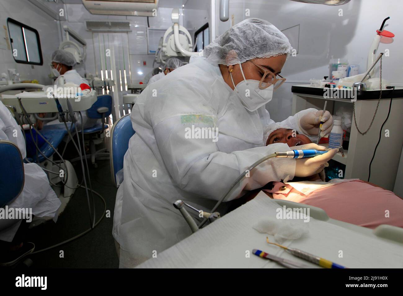 ibotirama, bahia, brazil - may 18, 2022: dentist during patient care in a public health program in the city of Ibotirama. Stock Photo