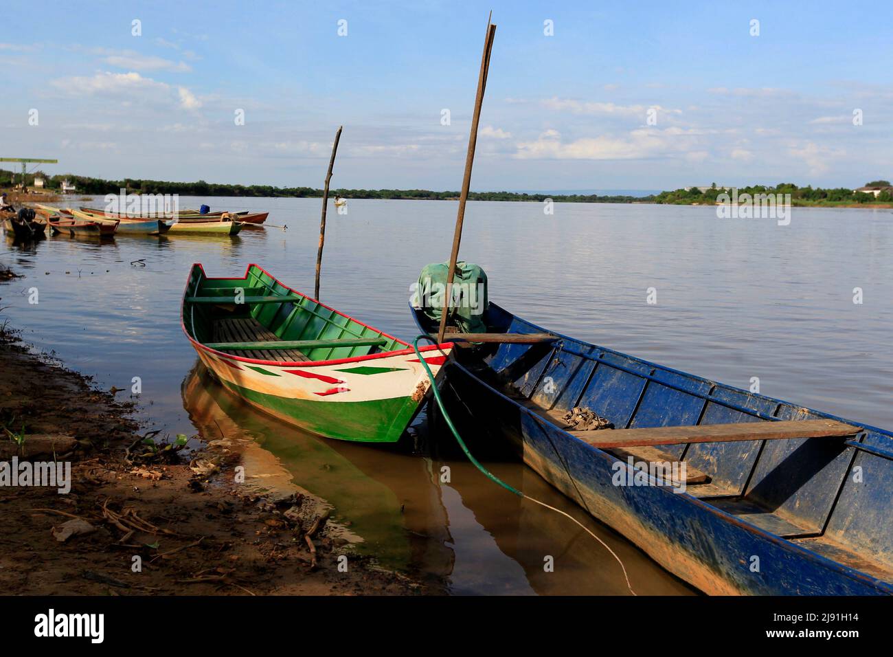 ibotirama, bahia, brazil - may 18, 2022: fishing canoes along the Sao Francisco river in the city of Ibotirama, in western Bahia. Stock Photo