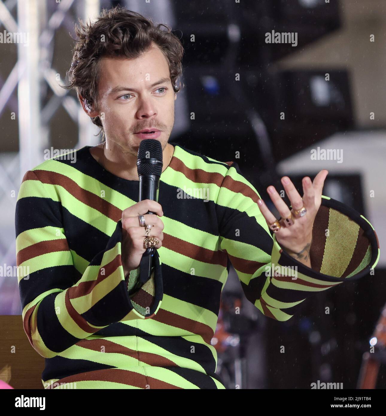 NEW YORK - MAY 19: Singer Harry Styles onstage during NBC's 'TODAY' Show at Rockefeller Plaza on May 19, 2022 in New York City. Stock Photo