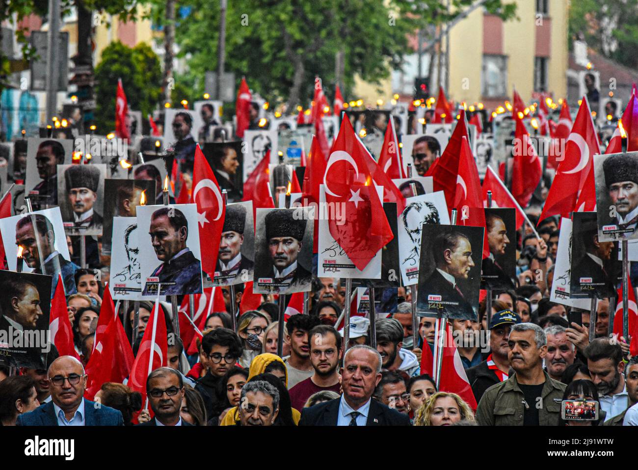 23 апреля праздник в турции. День национальной независимости и детей турции. День национального суверенитета и детей в турции. День национального суверенитета турции. 23 апреля – день национальной независимости и детей турции.