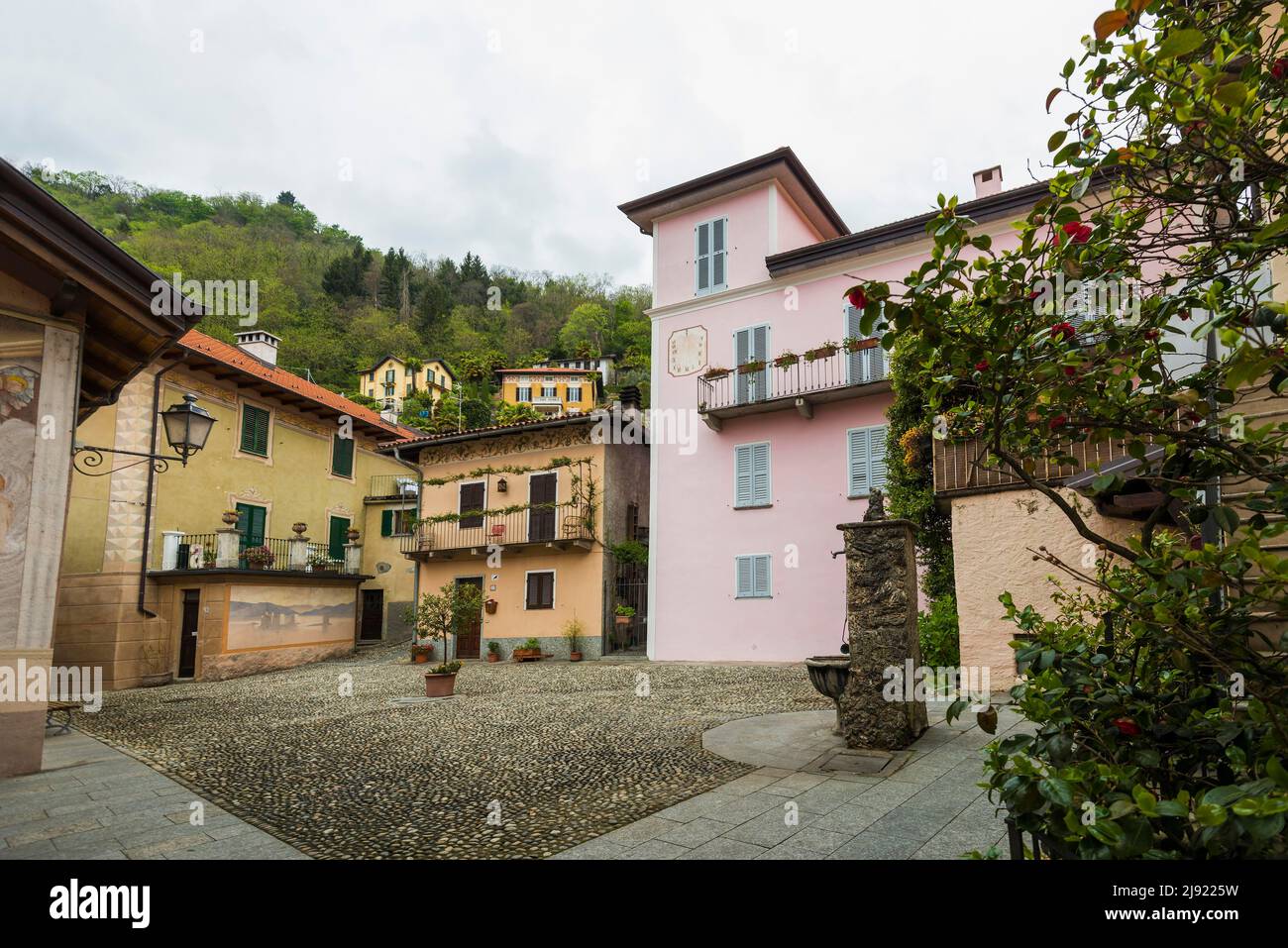 Village square and colourful houses, Cannero Riviera, Lake Maggiore, Province of Verbano-Cusio-Ossola, Piedmont Region, Italy Stock Photo