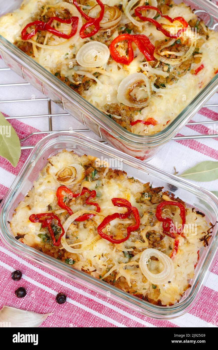 Swabian cuisine, Filderkraut with soy mince, casserole, from the oven, baked, topped with grated cheese, vegetarian, sauerkraut, vegetables, healthy Stock Photo