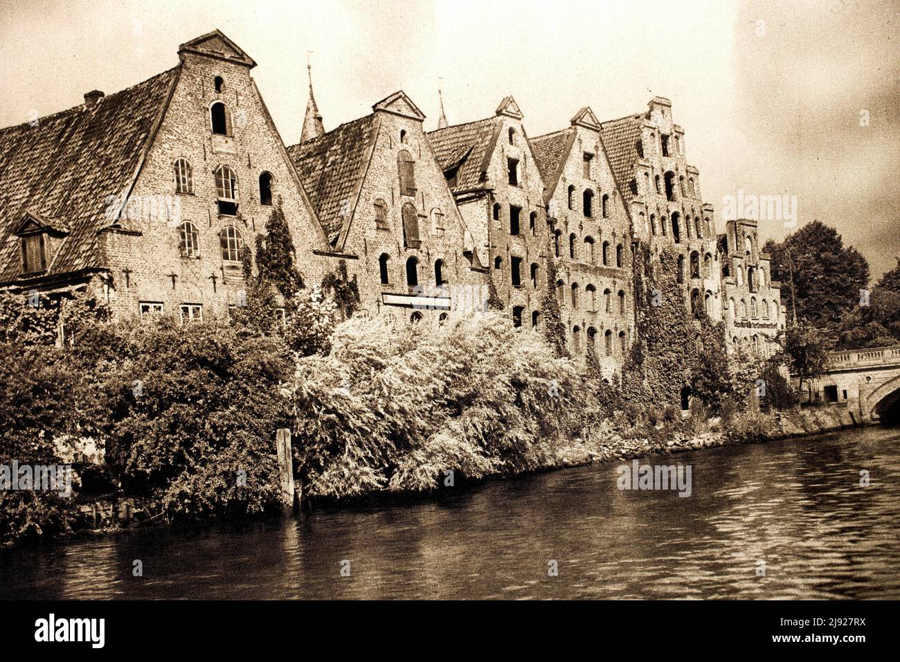 Alte alzspeicher, Luebeck, Germany, Architecture and Landscape, published by Ernst Wasmuth A. G. Berlin 1924 Stock Photo