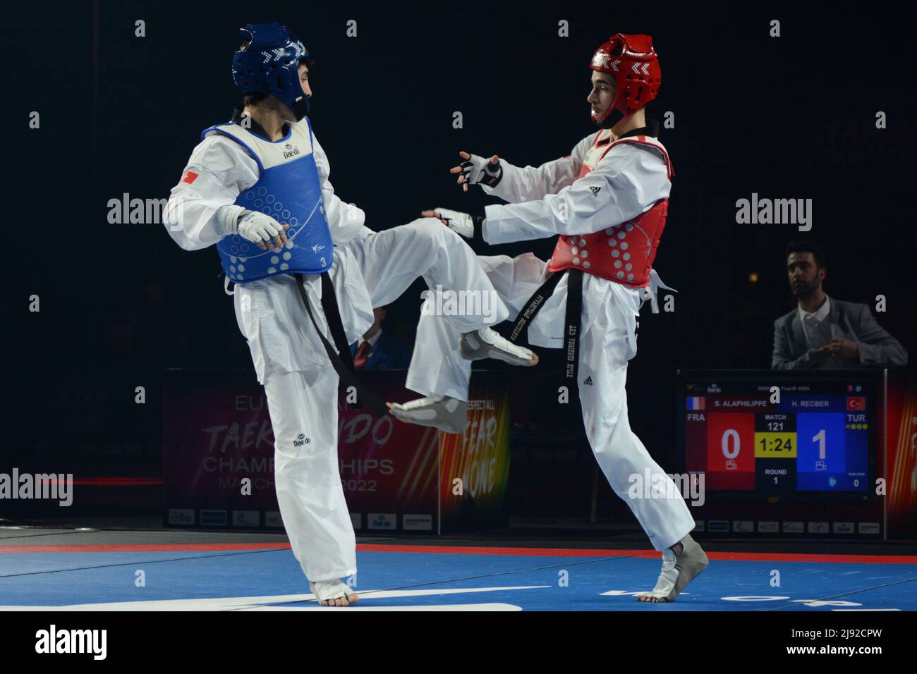 Manchester, UK. 19th May, 2022. Hakan Recber (TUR) takes on Souleyman