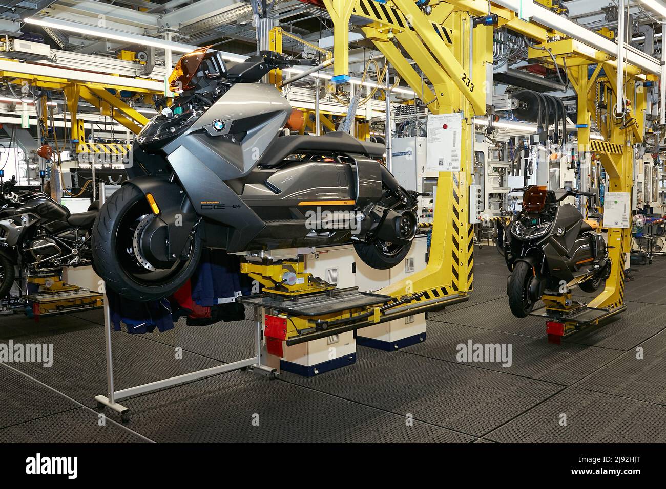 26.04.2022, Berlin, Berlin, Germany - Production of the CE 04 electric  scooter, which is manufactured at the BMW Group's Spandau motorcycle plant.  00R Stock Photo - Alamy