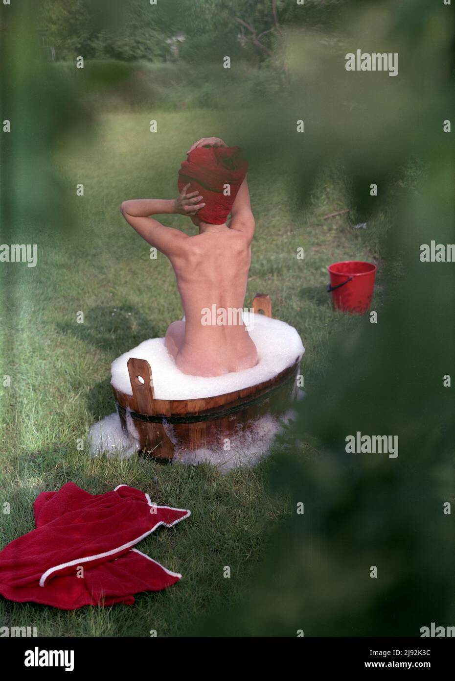 07.07.1971, Strausberg, District Strausberg, German Democratic Republic - Woman bathing in garden in a wash tub. 00S710707D011CAROEX.JPG [MODEL RELEAS Stock Photo