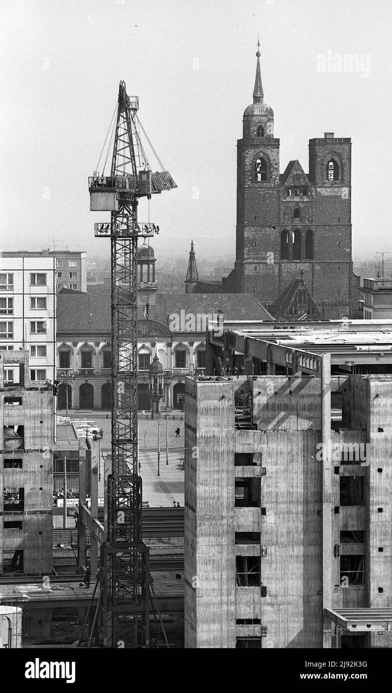 01.06.1971, Magdeburg, Magdeburg district, German Democratic Republic - City view from the roof of the SKL administration building in Erzberger Strass Stock Photo