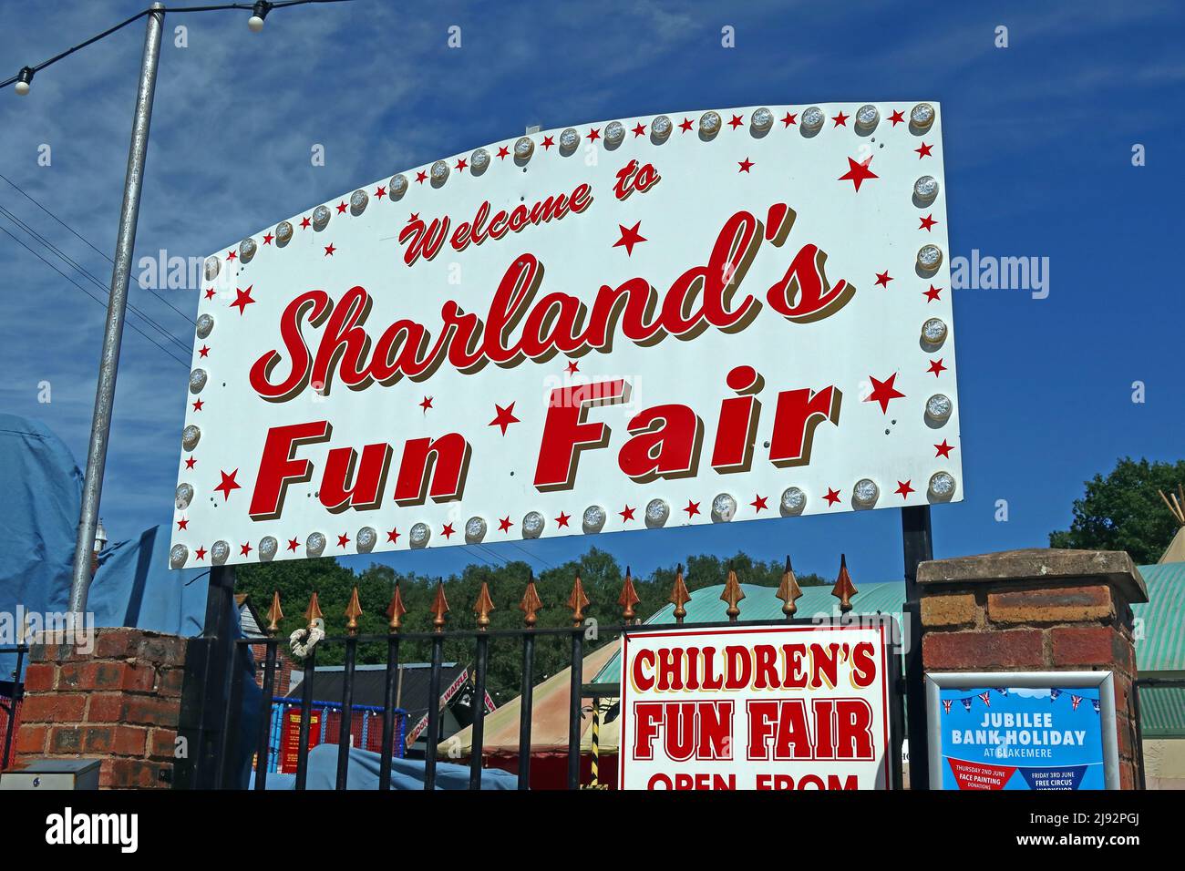 Welcome to Harry Sharlands Fun Fair sign, Blakemere Village, Chester Rd, Northwich, Cheshire,England, UK, CW8 2EB - Children's Fun Fair Stock Photo