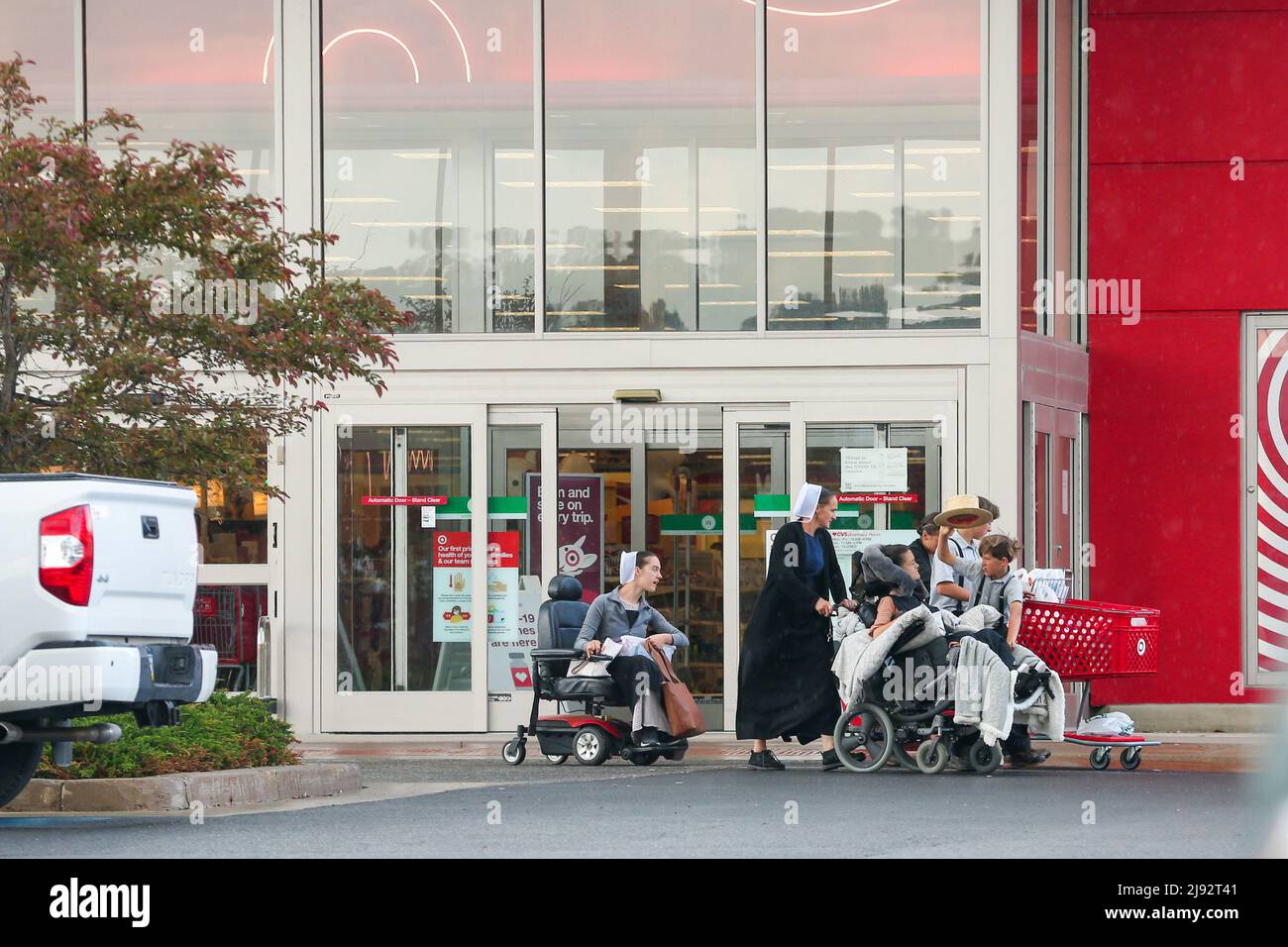 Selinsgrove, United States. 19th May, 2022. An Amish family is seen exiting a Target store in Pennsylvania. Target reported a 52% drop in profit for the first quarter of 2022. The company blamed higher expenses due to supply chain disruptions. Credit: SOPA Images Limited/Alamy Live News Stock Photo