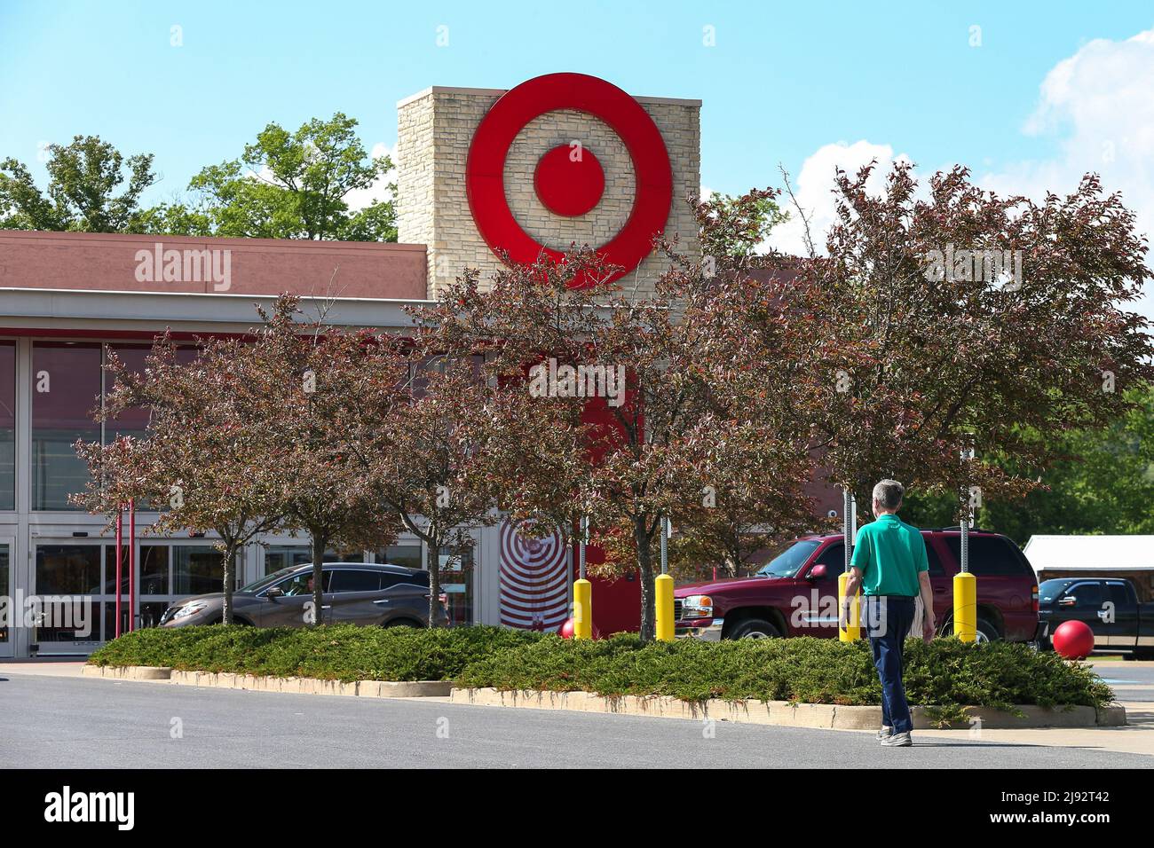 Selinsgrove, United States. 19th May, 2022. A man is seen walking toward the entrance of a Target store. Target reported a 52% drop in profit for the first quarter of 2022. The company blamed higher expenses due to supply chain disruptions. Credit: SOPA Images Limited/Alamy Live News Stock Photo