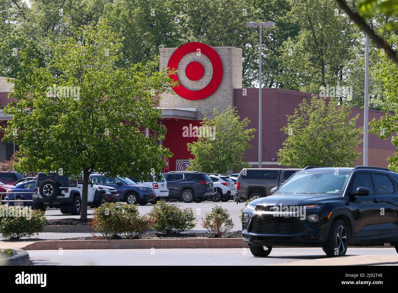 Selinsgrove, United States. 19th May, 2022. Target's bullseye logo is seen on the exterior of a store at Monroe Marketplace. Target reported a 52% drop in profit for the first quarter of 2022. The company blamed higher expenses due to supply chain disruptions. Credit: SOPA Images Limited/Alamy Live News Stock Photo