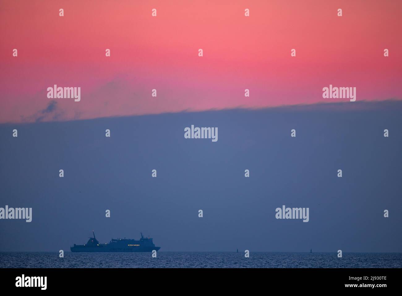 Ahlbeck, Germany. 20th May, 2022. A ferryboat sails before sunrise on the Baltic Sea off the island of Usedom to the Polish port of Swinemünde. With mild temperatures and lots of sunshine, the weather in northern Germany is currently showing its beautiful side. Credit: Jens Büttner/dpa/Alamy Live News Stock Photo