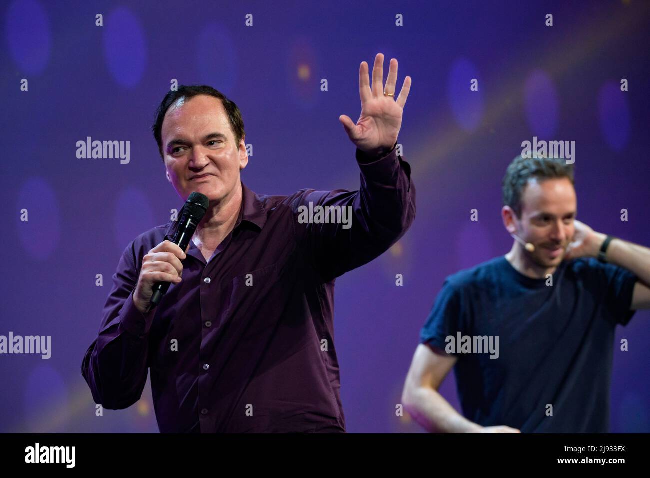 Hamburg, Germany. 18th May, 2022. Director Quentin Tarantino (R) says goodbye to OMR CEO Philipp Westermeyer (R) at the end of his appearance. The OMR digital festival in Hamburg focuses on a combination of trade fair, workshops and party. Credit: Jonas Walzberg/dpa/Alamy Live News Stock Photo