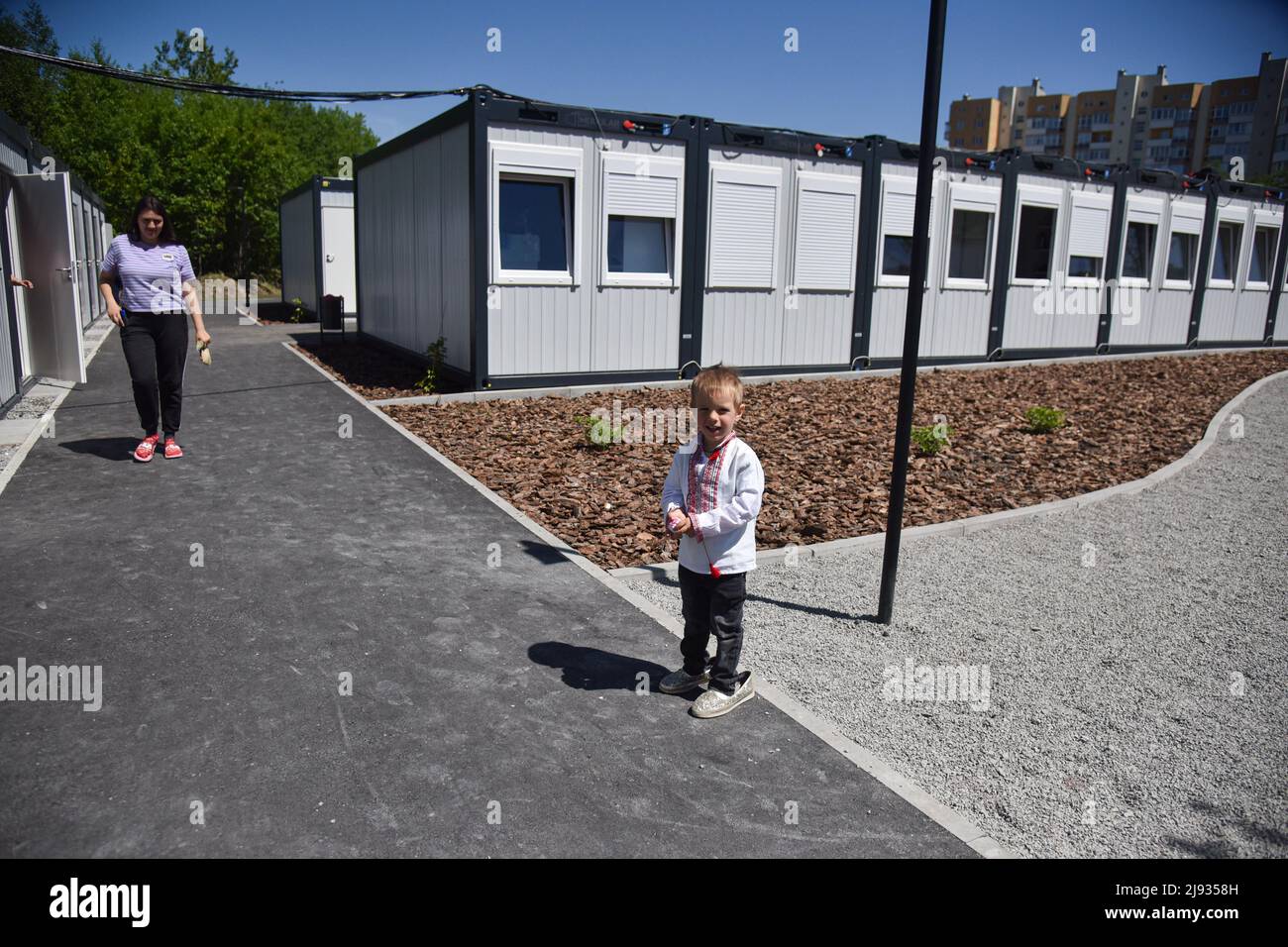 Lviv, Ukraine. 19th May, 2022. A refugee boy stands at the territory of a modular camp for refugees. The third modular town for refugees from the Russian military invasion of Ukraine has been opened in Lviv. 94 modular houses were installed in the town. About 300 people from Mariupol, Luhansk, Kramatorsk, Kherson and other zones of active hostilities already live there. (Photo by Pavlo Palamarchuk/SOPA Images/Sipa USA) Credit: Sipa USA/Alamy Live News Stock Photo