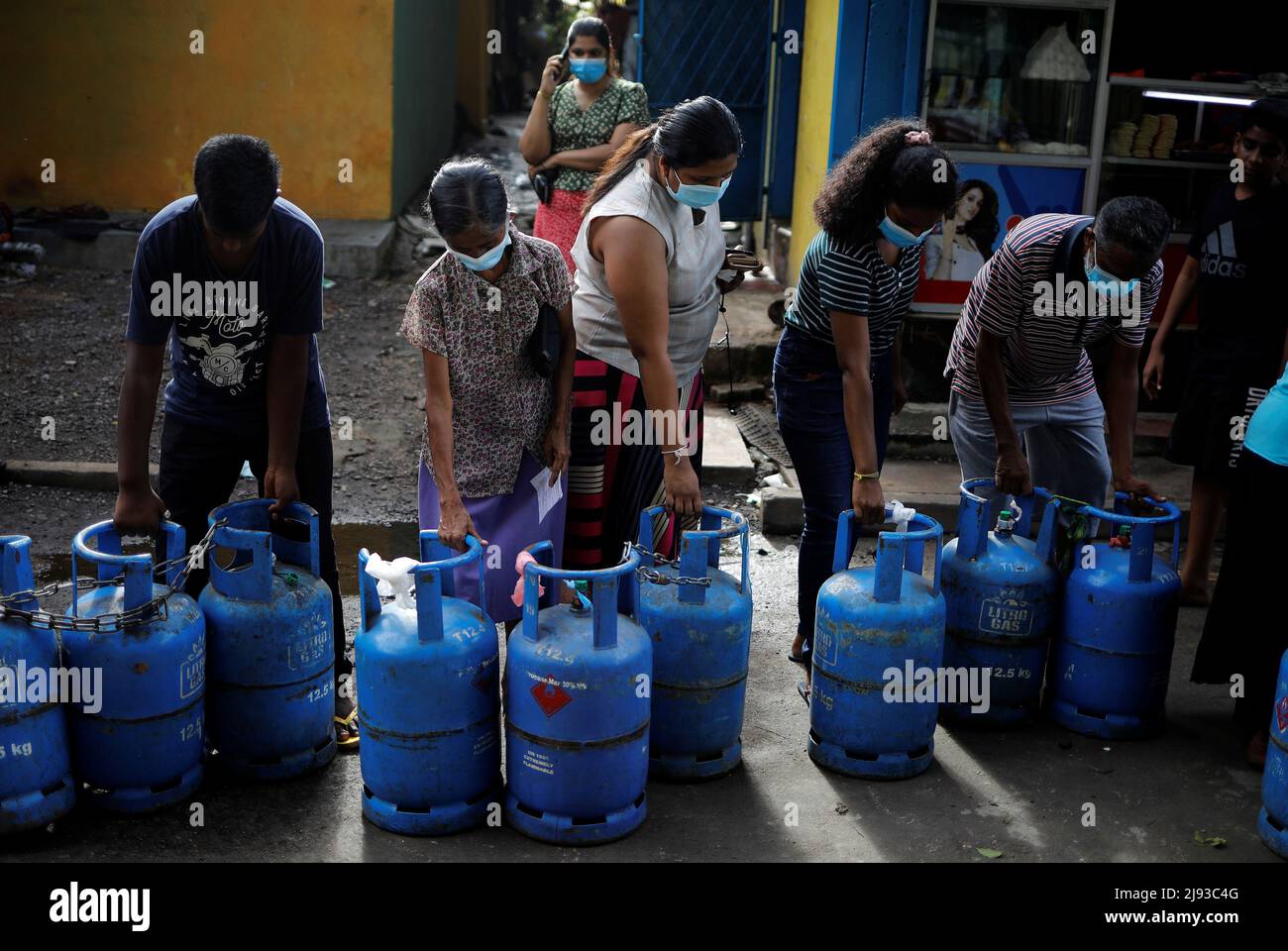 Empty domestic gas cylinders hires stock photography and images Alamy