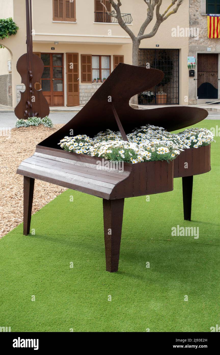 Piano decorated with flowers.Flower festival.Costitx village.Mallorca.Spain Stock Photo