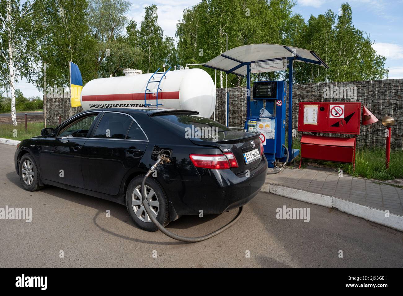 Fenevychi, Ukraine. 19th May, 2022. Car filling up with propane at a petrol station. (Photo by Michael Brochstein/Sipa USA) Credit: Sipa USA/Alamy Live News Stock Photo
