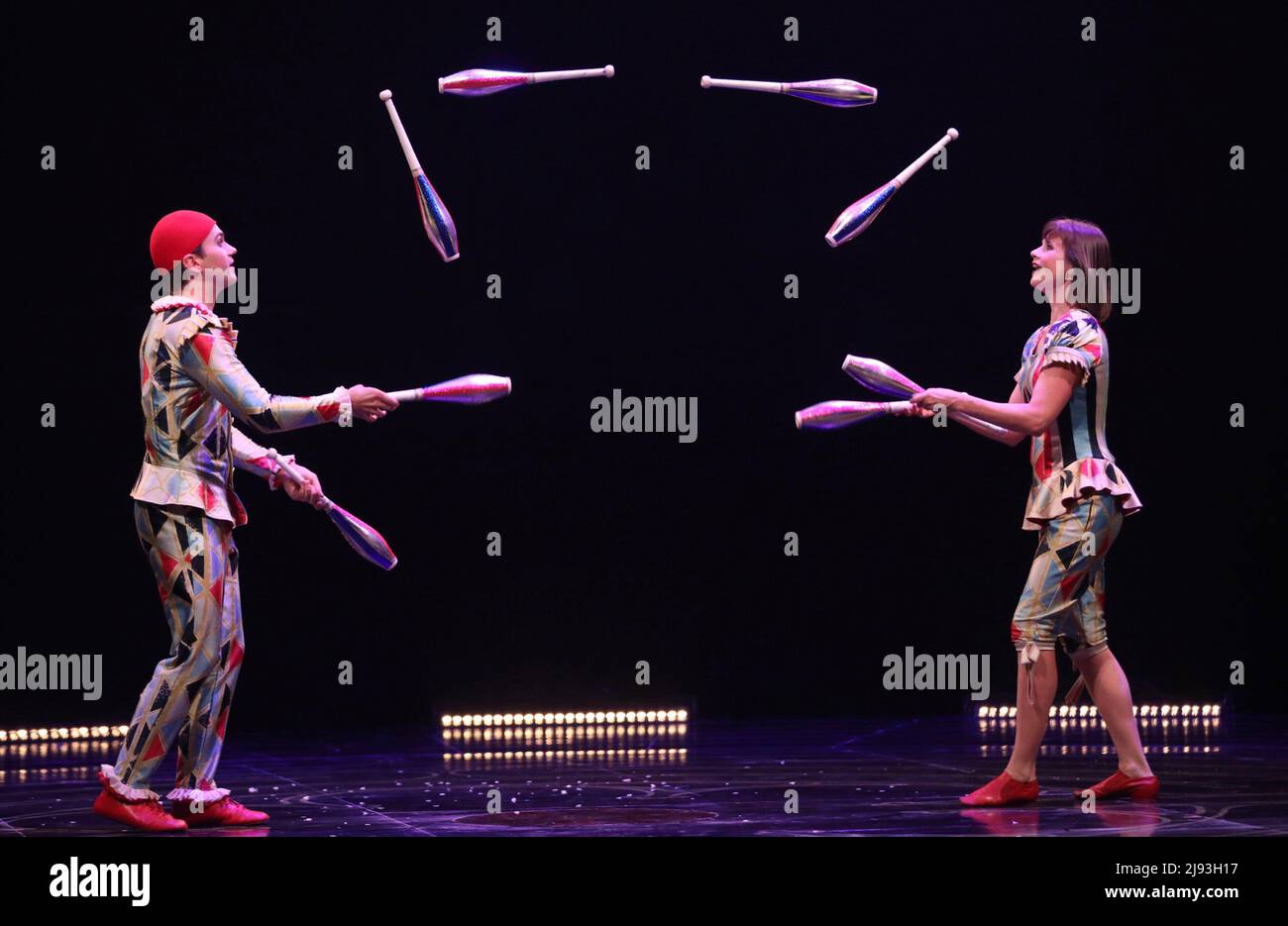 (220520) -- ZAGREB, May 20, 2022 (Xinhua) -- Artists perform during a preview of the Cirque du Soleil show 'Corteo' at Spaladium Arena in Split, Croatia, May 19, 2022. (Ivo Cagalj/PIXSELL via Xinhua) Stock Photo