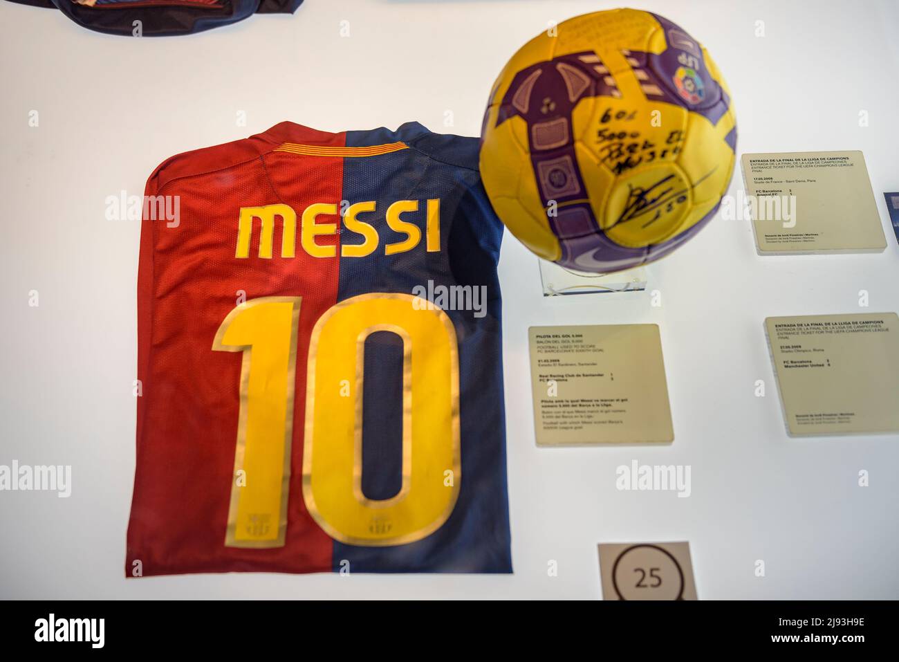 FC Barcelona Museum, in the Camp Nou stadium. Leo Messi T-shirt (Barcelona, Catalonia, Spain)  ESP: Museo del FC Barcelona. Camiseta de Leo Messi, BCN Stock Photo