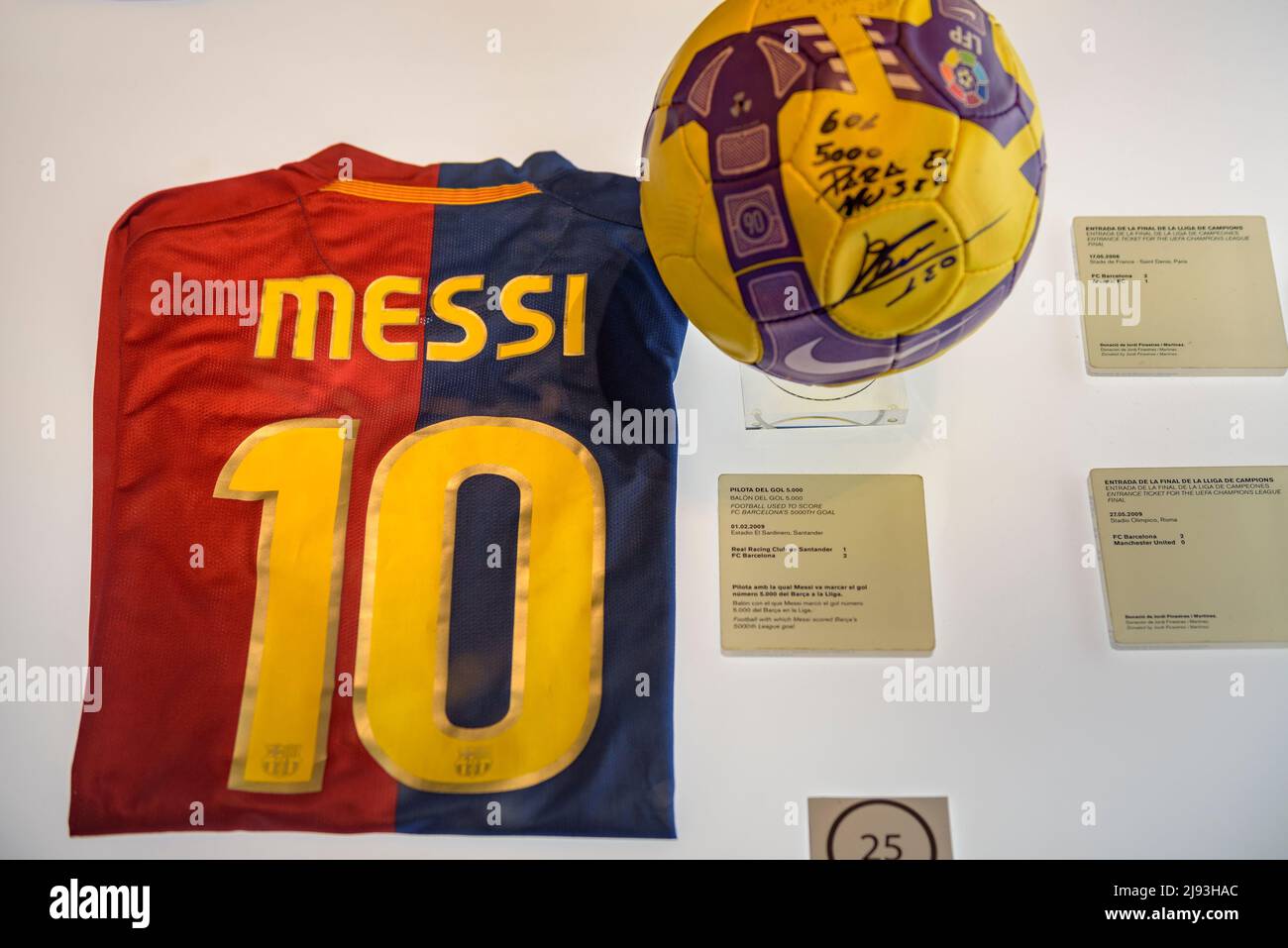 FC Barcelona Museum, in the Camp Nou stadium. Leo Messi T-shirt (Barcelona, Catalonia, Spain)  ESP: Museo del FC Barcelona. Camiseta de Leo Messi, BCN Stock Photo